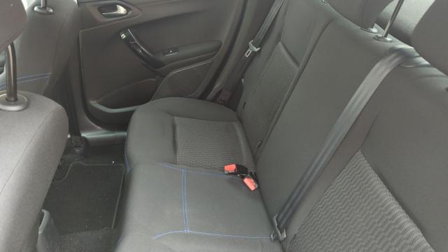 Peugeot 208 image 2