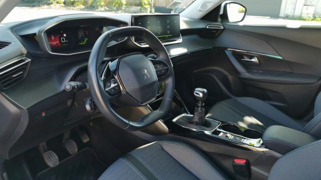 Peugeot 2008 image 8
