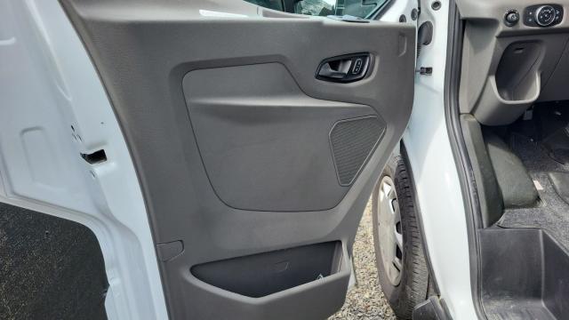 Ford Transit image 3