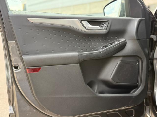 Ford Kuga image 1
