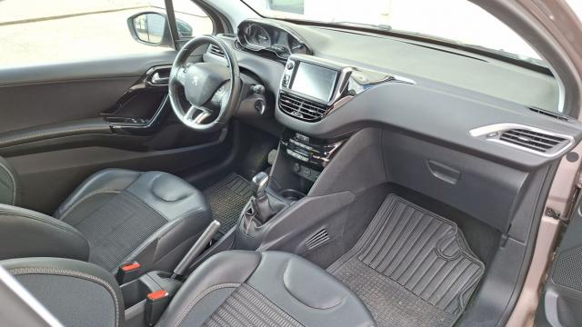 Peugeot 208 image 3