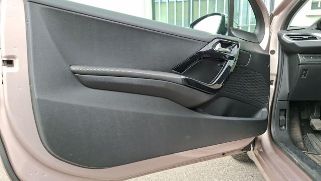 Peugeot 208 image 6