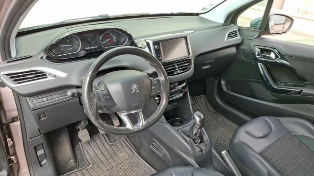 Peugeot 208 image 9