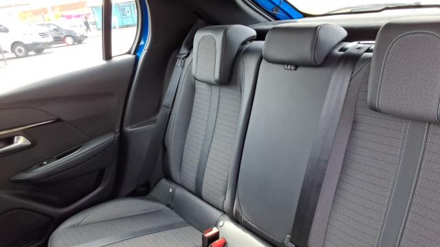 Peugeot 208 image 9