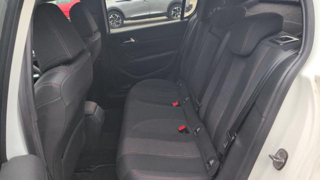 Peugeot 308 image 2