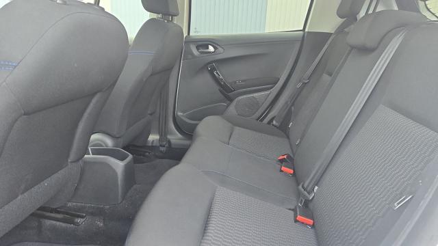 Peugeot 208 image 7