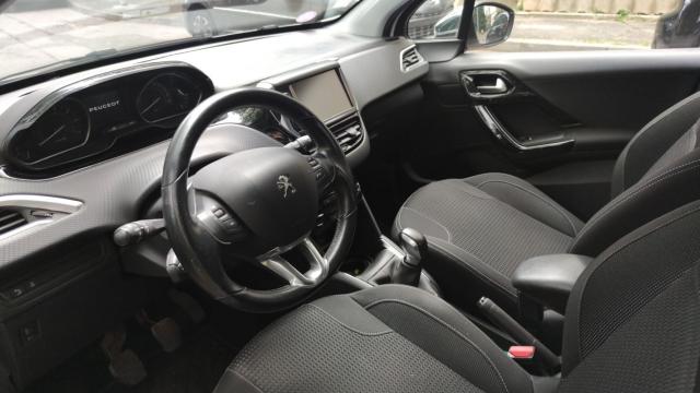 Peugeot 208 image 2