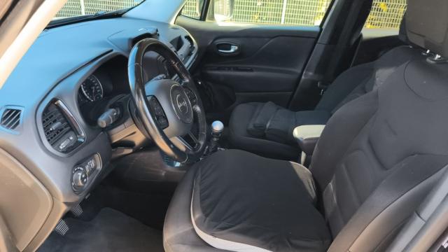Jeep Renegade image 5