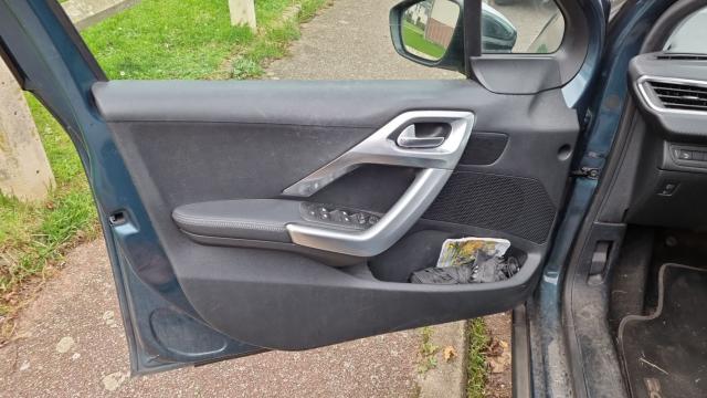 Peugeot 2008 image 7