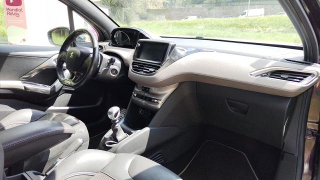 Peugeot 208 image 3