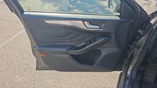 Ford Focus image 8