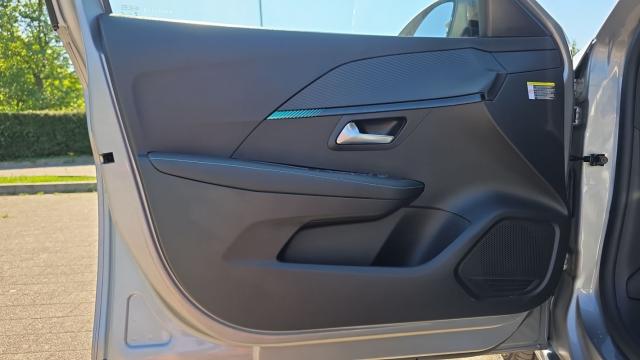 Peugeot 208 image 2