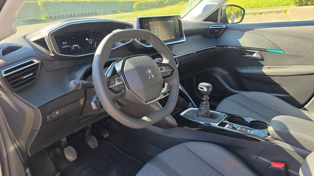 Peugeot 208 image 8