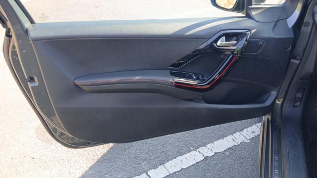 Peugeot 208 image 6