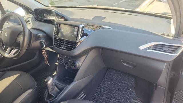 Peugeot 208 image 1