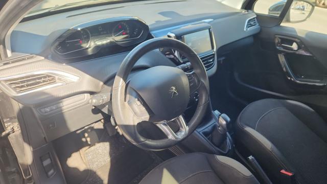 Peugeot 208 image 7