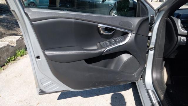 Volvo V40 image 6