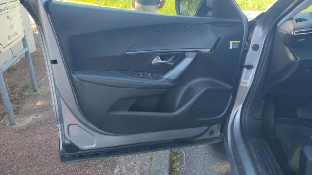 Peugeot 2008 image 3
