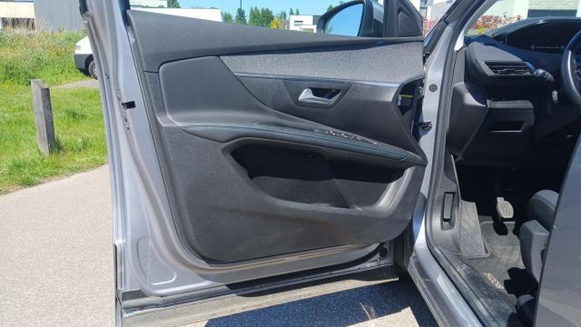 Peugeot 5008 image 2