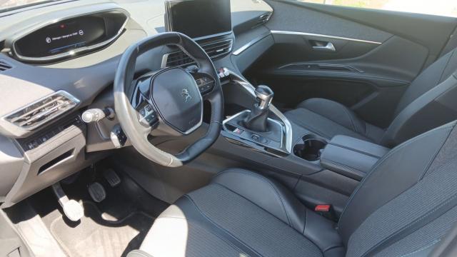 Peugeot 5008 image 1