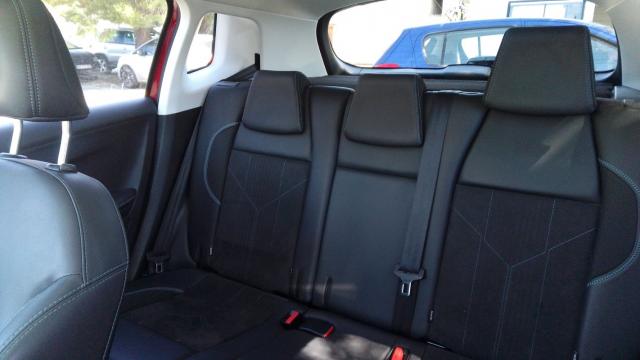Peugeot 2008 image 2
