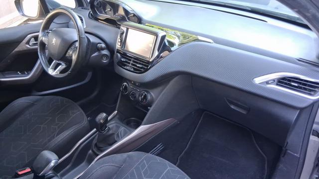 Peugeot 2008 image 2