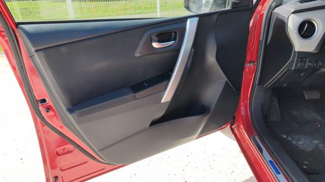 Toyota Auris image 2