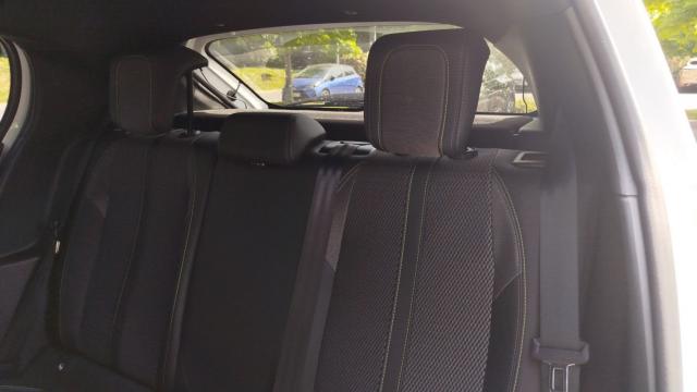 Peugeot 208 image 8