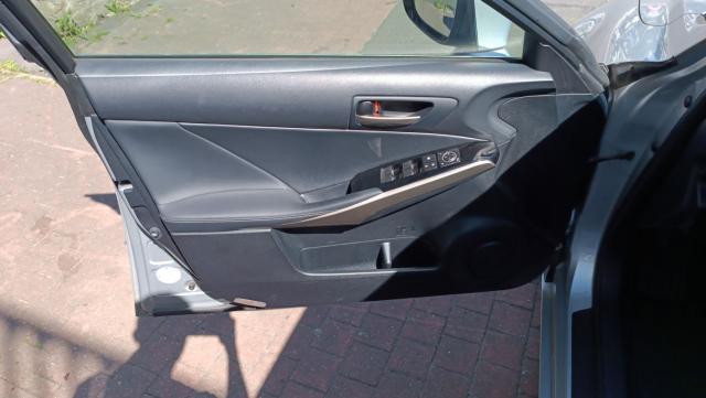 Lexus Is image 6