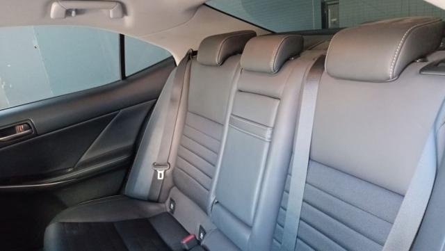 Lexus Is image 2