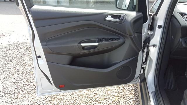 Ford C-Max image 8