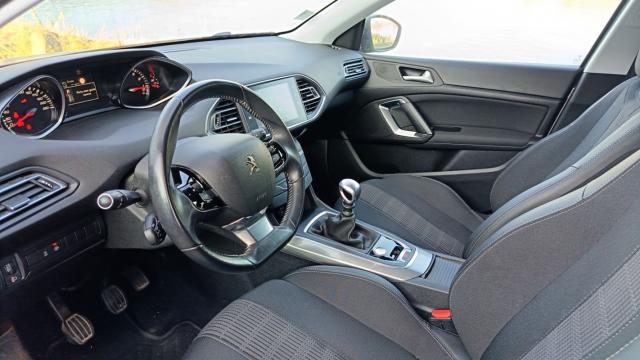 Peugeot 308 image 2