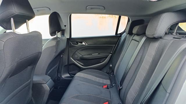 Peugeot 308 image 1