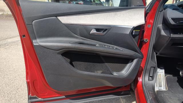 Peugeot 3008 image 2
