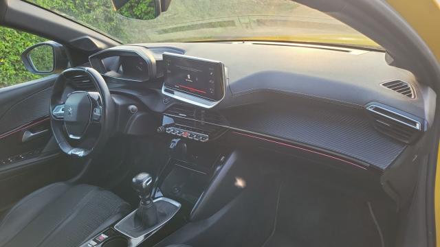Peugeot 208 image 1