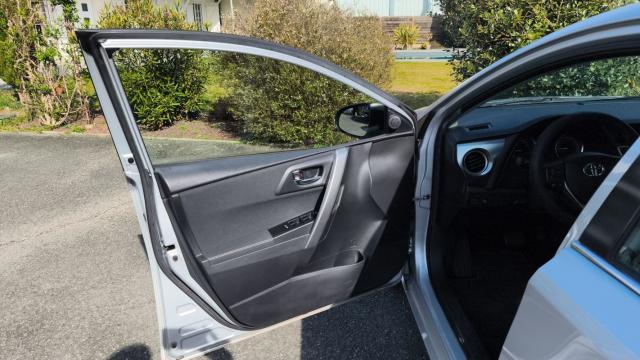 Toyota Auris image 8