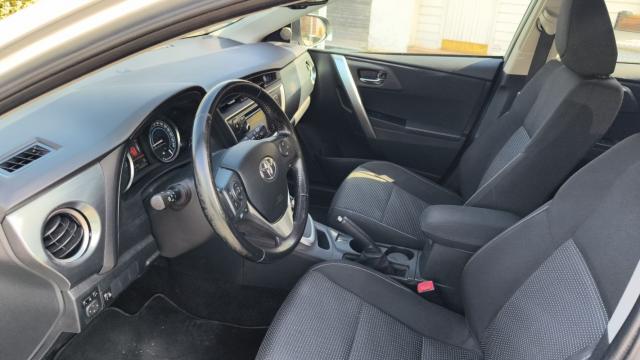 Toyota Auris image 7