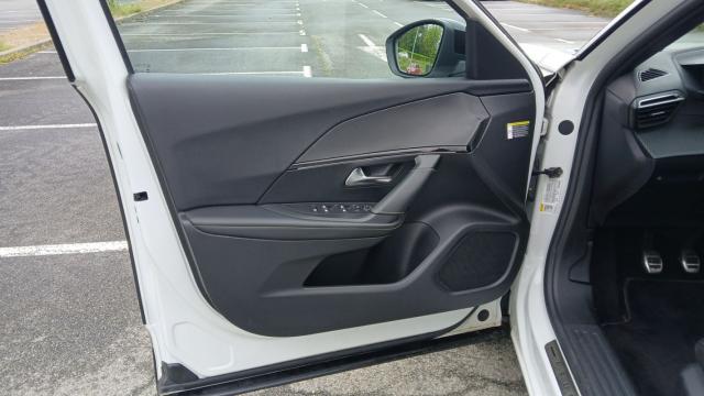 Peugeot 2008 image 6