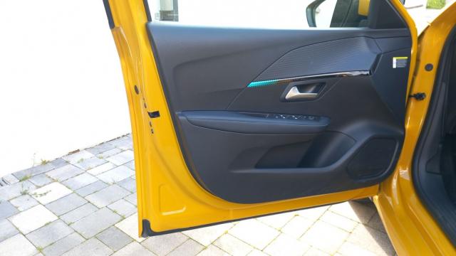 Peugeot 208 image 8