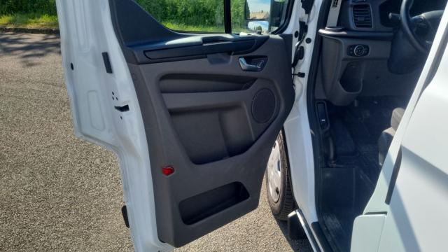 Ford Transit Custom image 5