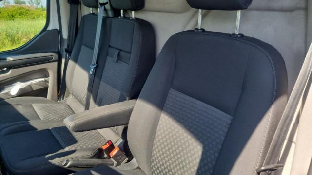 Ford Transit Custom image 9