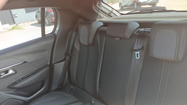 Peugeot 208 image 3
