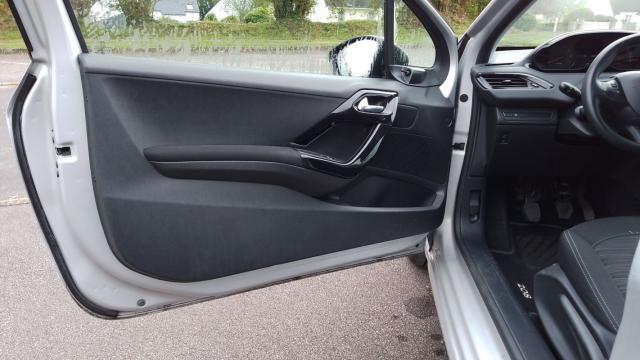 Peugeot 208 image 2