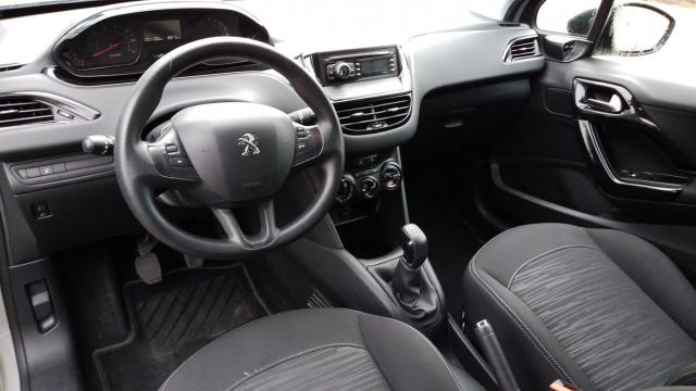Peugeot 208 image 6