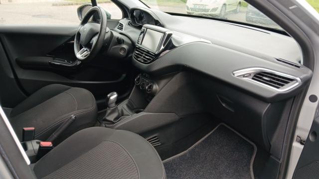 Peugeot 208 image 3