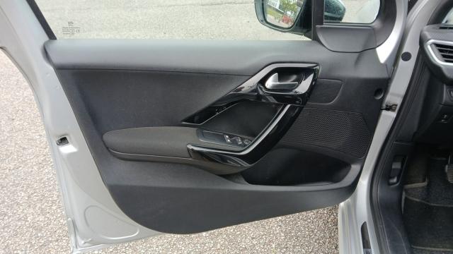 Peugeot 208 image 7