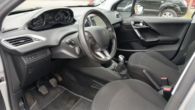 Peugeot 208 image 2