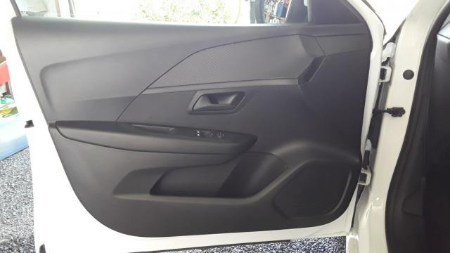 Peugeot 208 image 8