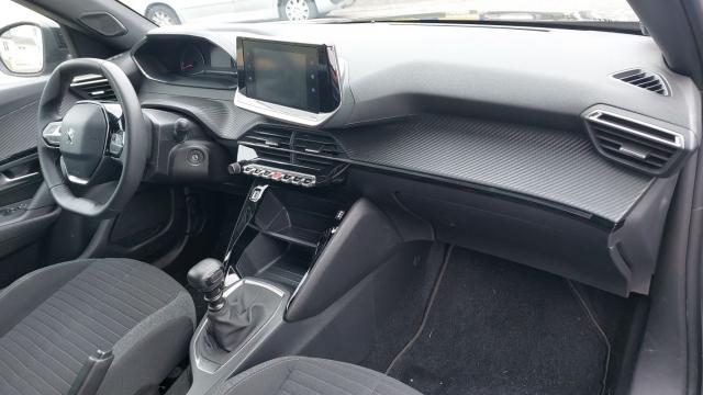 Peugeot 2008 image 2