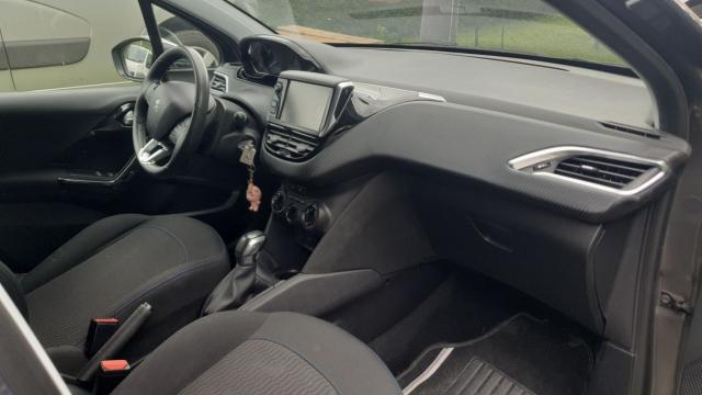 Peugeot 208 image 3